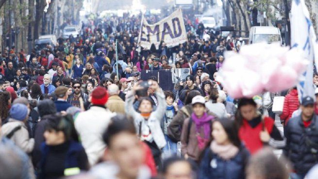 Movimientos sociales y sindicatos s emovilizan al Ministerio de Desregulación.&nbsp;