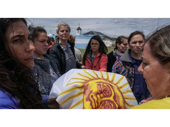 Las familias aguardan en la base naval de Mar del Plata