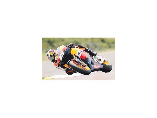 Dani Pedrosa retornó luego de la operación en uno de los hombros y logró el triunfo en Portugal.