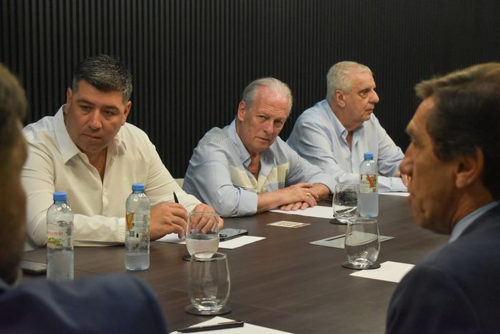 CGT y mandatarios provinciales acordaron trabajar en una agenda legislativa en conjunto. CGT y mandatarios provinciales acordaron trabajar en una agenda legislativa en conjunto.