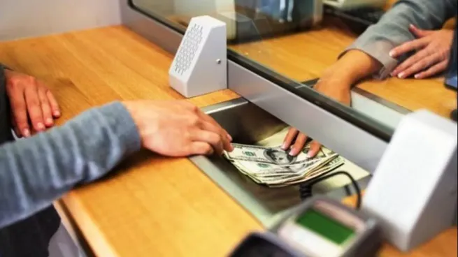 Los trabajadores bancarios recibirán un salario total de $1.930.971,08, entre básico y ROE, en octubre.