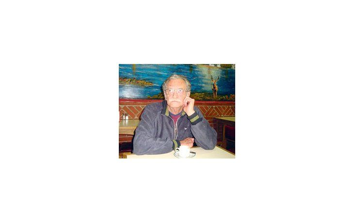 Fogwill: «Yo tiré muchos cuentos y prohíbo republicarlos, aunque sé que hay un mercadito de ese tipo de relatos descartados en los estúpidos académicos yanquis que compran basura».