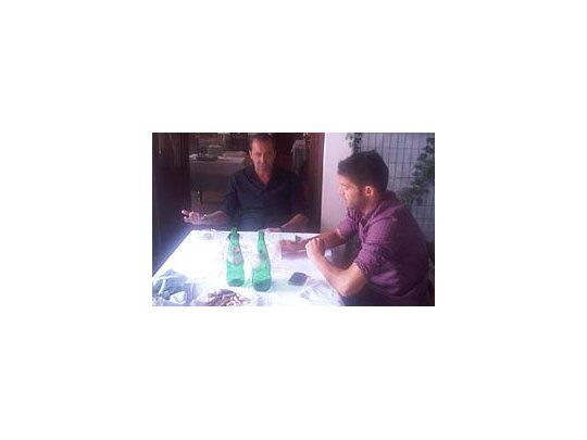 Sergio Batista dialoga con Mariano Andújar en Catania.