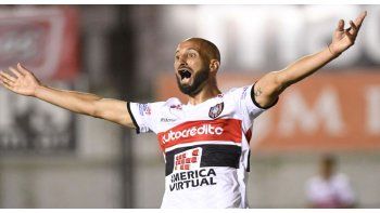 Chacarita sorprendió a Lanús en San Martín.