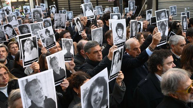 Jorge Macri estuvo presente en el acto conmemorativo en la AMIA, donde anunció la firma del decreto.