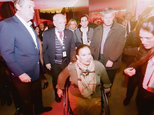 Inauguración. Enrique Cristofani, Oscar Correa, junto a Gabriela Michetti en el estreno de la nueva sede del Banco Santander