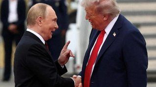 Donald Trump y Vladimir Putin negocian el fin de la guerra en Ucrania. Donald Trump y Vladimir Putin negocian el fin de la guerra en Ucrania.
