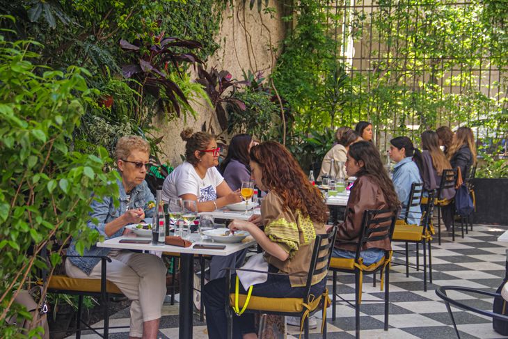 Dirección: Juan María Gutiérrez 3926, Palermo. Dirección: Juan María Gutiérrez 3926, Palermo.