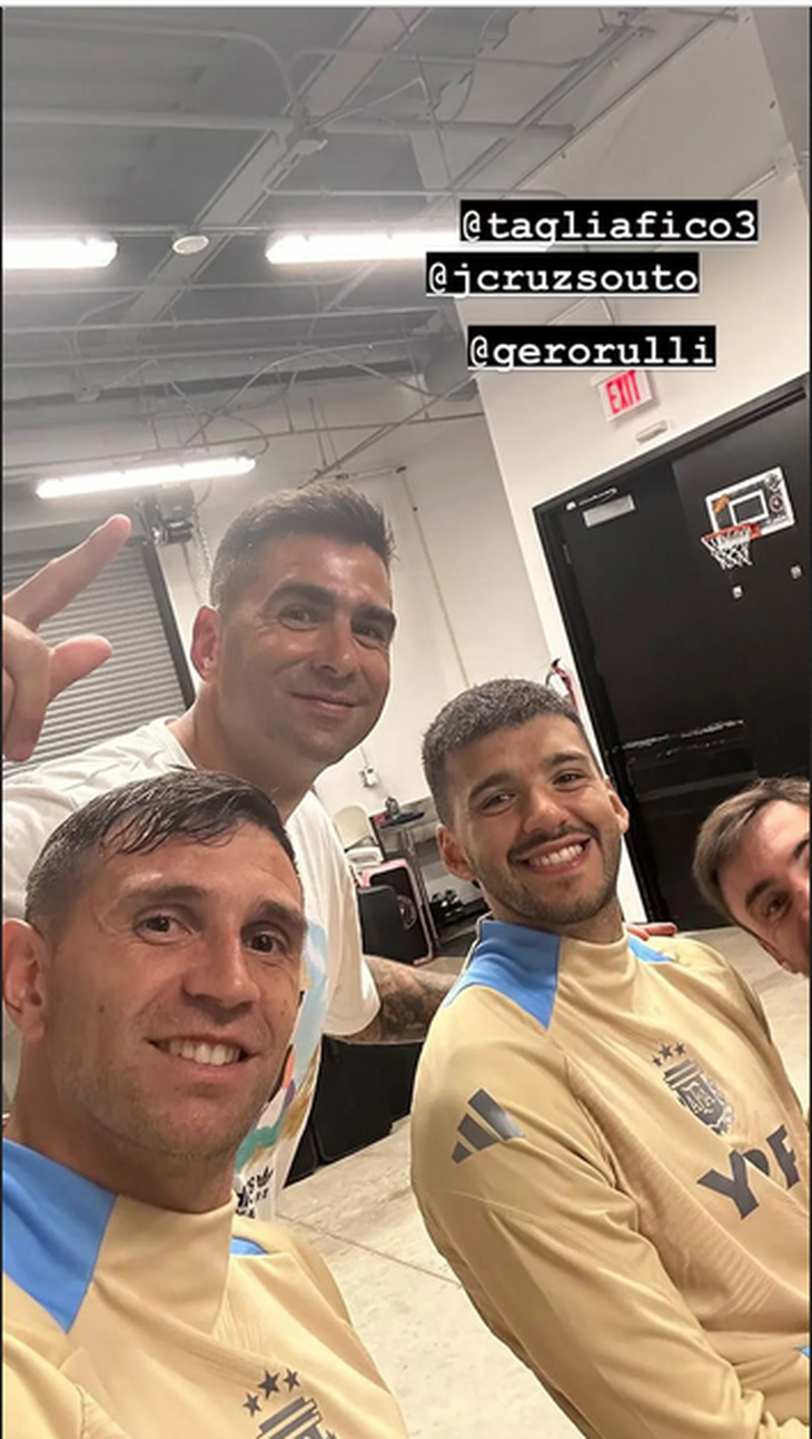 The players of the Argentine National Team enjoyed a barbecue The players of the Argentine National Team enjoyed a barbecue