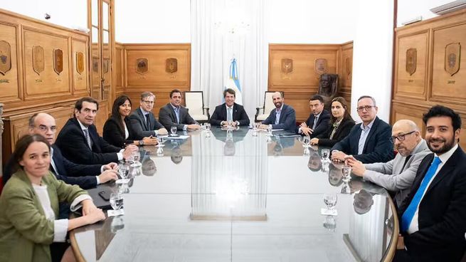 Senadores y diputados de la UCR con Nicolás Posse en Casa Rosada.