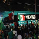 La Selección Mexicana fue recibida en Guadalajara con mariachis y fuegos de artificio. La Selección Mexicana fue recibida en Guadalajara con mariachis y fuegos de artificio.
