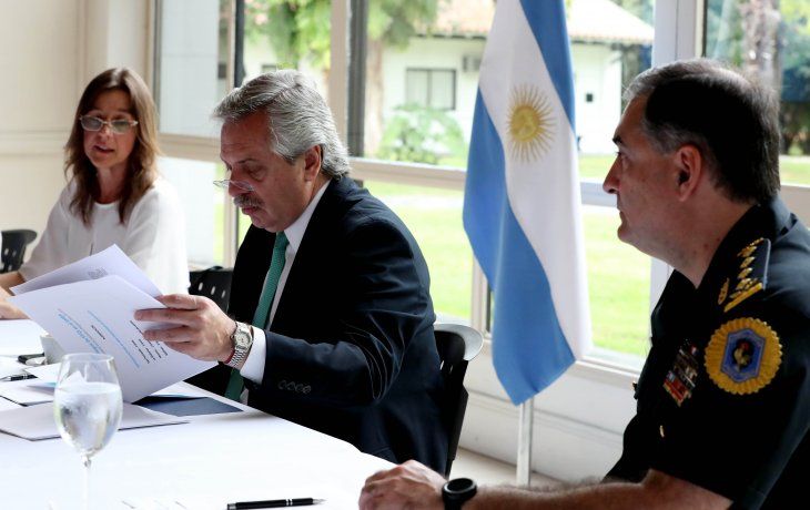 La ministra de Seguridad, Sabina Frederic, junto al Presidente, Alberto Fern&aacute;ndez.