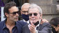 Alain Delon con uno de sus hijos.
