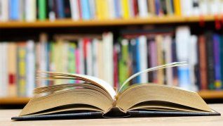 La batalla de estudiantes y docentes contra la prohibición de libros en Estados Unidos