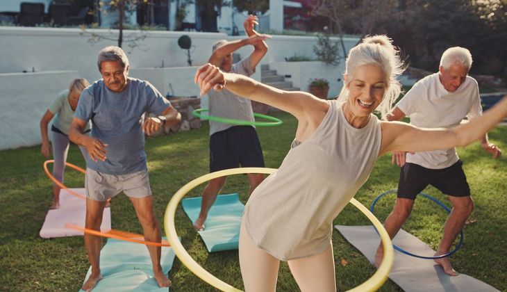 El hula hoop, un invento simple que se adapto con el tiempo y es usado por millones de personas a través de los años