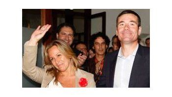 La candidata del presidente español, Trinidad Jiménez, fue derrotada en los comicios internos de la capital.