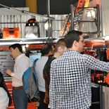 Reconvertirá su actividad hacia la comercialización y distribución de productos importados. Reconvertirá su actividad hacia la comercialización y distribución de productos importados.