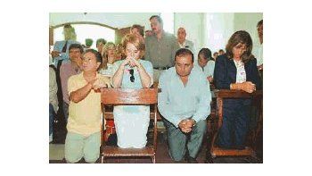 ámbito.com | El Presidente junto a su esposa en una misa en Tucumán