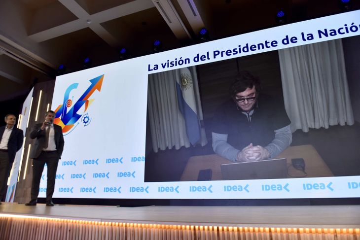 Milei culpó al peronismo y al contexto internacional por la suba del riesgo país. Milei culpó al peronismo y al contexto internacional por la suba del riesgo país.