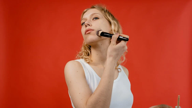 Un estudio de Harvard explicó por qué el maquillaje puede ser perjudicial para los adolescentes