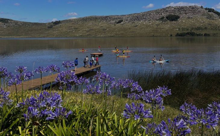 La Laguna La Brava reúne más de 400 hectáreas de agua rodeadas por las sierras de Tandilia. La Laguna La Brava reúne más de 400 hectáreas de agua rodeadas por las sierras de Tandilia.