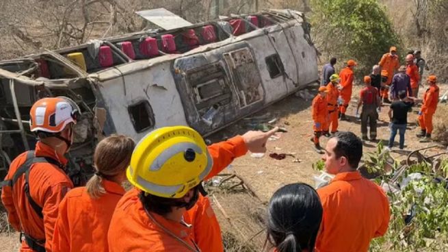 Los 45 sobrevivientes fueron trasladados para recibir atención médica.