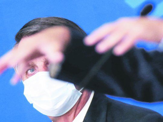 FANTASMAS. El multimedios Globo tiene en la mira un potencial escándalo de lavado de dinero en la familia Bolsonaro, pero el presidente le respondió ayer con la misma moneda.