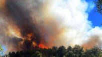 Fuerte avance del fuego en El Bolsón alerta a las autoridades.