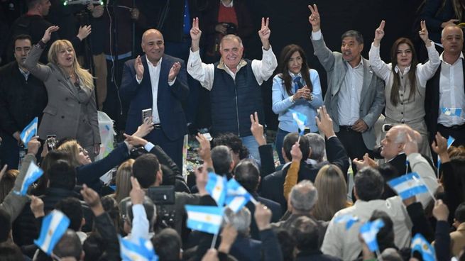 Jaldo, Manzur, Acevedo, Noguera, Chahla y Medina, en el acto de anuncio de candidatos, una síntesis del peronismo tucumano unido.&nbsp;