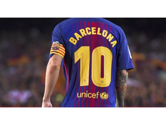 La camiseta de Lionel Messi no tenía su apellido impreso sino el de la ciudad que sufrió el terrible atentado que terminó con 14 ciudadanos muertos.