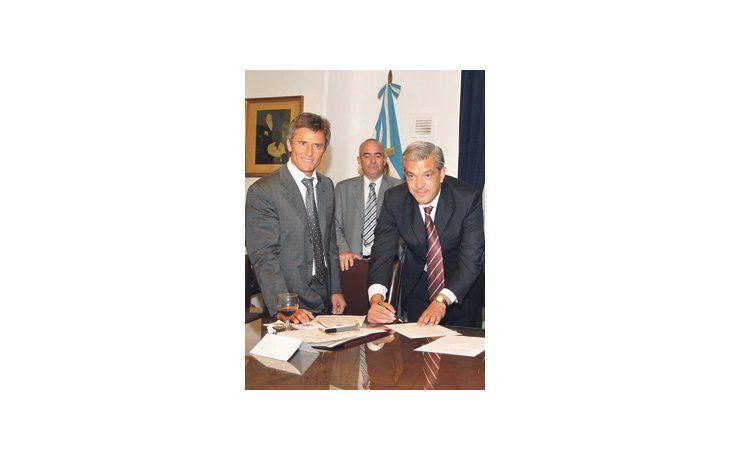 El ministro de Agricultura, Julián Domínguez, y el ministro de Asuntos Agrarios de Buenos Aires, Ariel Franetovich, llevan a cabo esta semana una recorrida por el sudoeste bonaerense para ayudar a los productores afectados por la sequía.