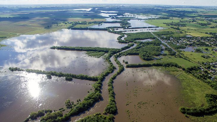 Axel Kicillof dispuso la medida para productores afectados por inundaciones.