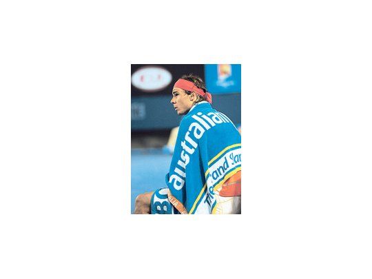 Nadal prefirió retirarse a tiempo, para no exigir su rodilla. Su próximo compromiso será en Rotterdam, el 8 de febrero.