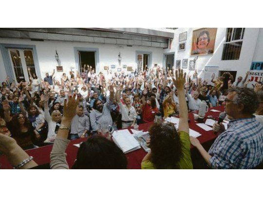 INOPORTUNO. El Congreso Extraordinario de CTERA votó ayer por la realización de esta absurda medida de fuerza cuando falta menos de un mes para el fin del ciclo lectivo.