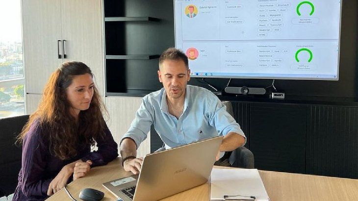 Ámbito probando el concepto Ready Players con el que Puzzle propone una plataforma de oferta y demanda de programadores abierta a todo el mundo.