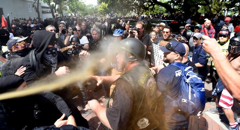 EEUU: miles de personas exigieron que Trump haga públicos sus impuestos (foto 1)