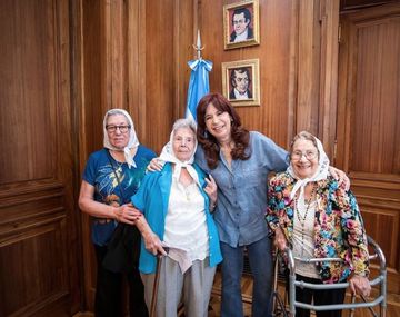Cristina Kirchner recibió a Madres de Plaza de Mayo en el Senado
