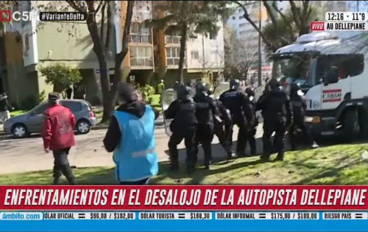 Tensión en Lugano: desalojaron un piquete en la autopista Dellepiane