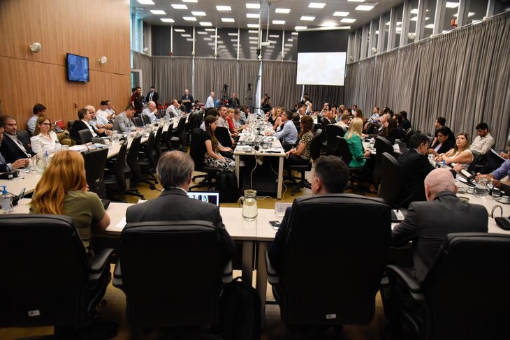 Polémica en Diputados: denuncian cambios del documento original de la ley ómnibus. Polémica en Diputados: denuncian cambios del documento original de la ley ómnibus.