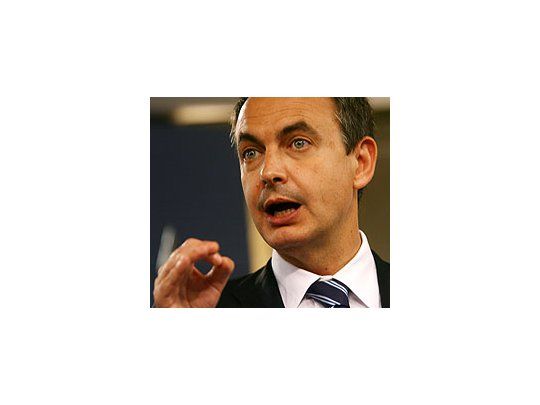 El premier español, José Luis Rodríguez Zapatero aseguró ayer que será implacable contra las amenazas del grupo armado separatista vasco ETA.