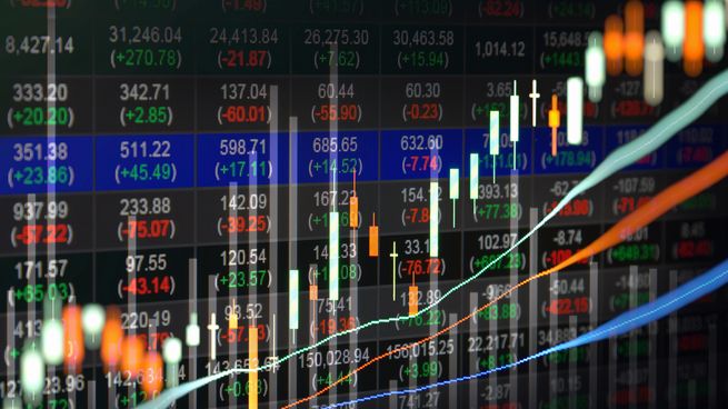 El S&P Merval cerró la semana con fuerte rebote, impulsado por bancos y energéticas, mientras el riesgo país cayó a mínimos de la gestión tras la mejora de calificación crediticia y el dato de inflación de mayo