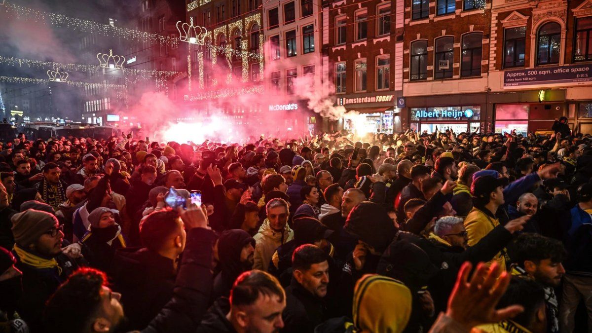 Amsterdam banned protests after attack by ‘anti-Semitic squads’ against Israeli fans Amsterdam banned protests after attack by ‘anti-Semitic squads’ against Israeli fans