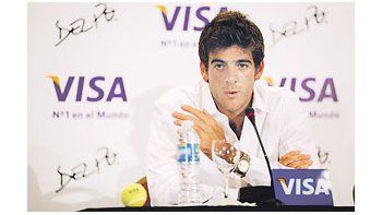 Juan Martín del Potro dio una conferencia de prensa en un hotel céntrico de la Capital Federal y dijo que quiere jugar Roland Garros y ponerse bien físicamente para estar en la serie de la Davis.