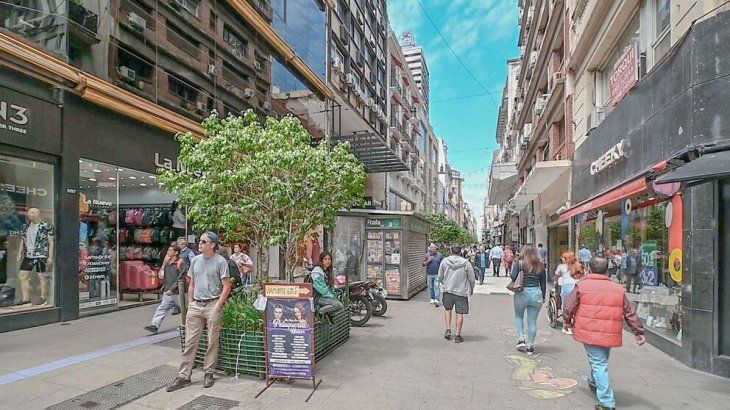 La Peatonal Florida en post pandemia recuperó algo de su dinamismo comercial