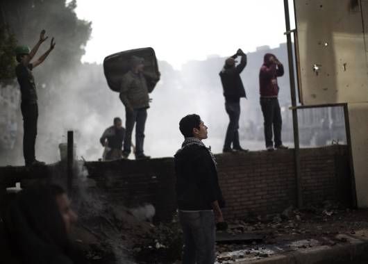 Otra jornada de incidentes y violencia en el El Cairo dejó 10 nuevos muertos.