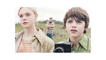 Un nuevo «E.T.»: los pequeños intérpretes de «Super 8», de Spielberg y Adams, héroes de la jornada del cine en EE.UU.