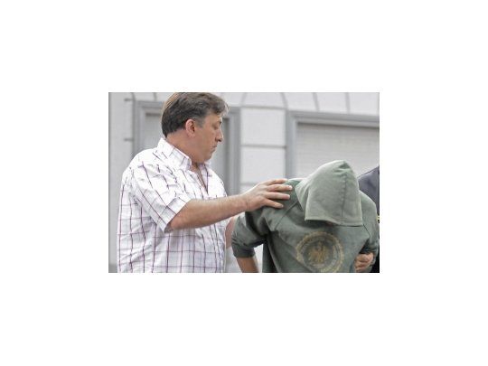 Enrique Alcaraz seguirá detenido.