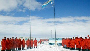 el voto militar mas cerca de macri (record en la antartida)