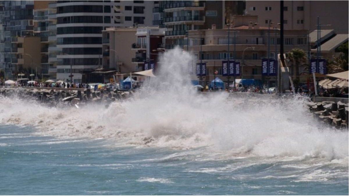 Evacuation began before the arrival of large waves