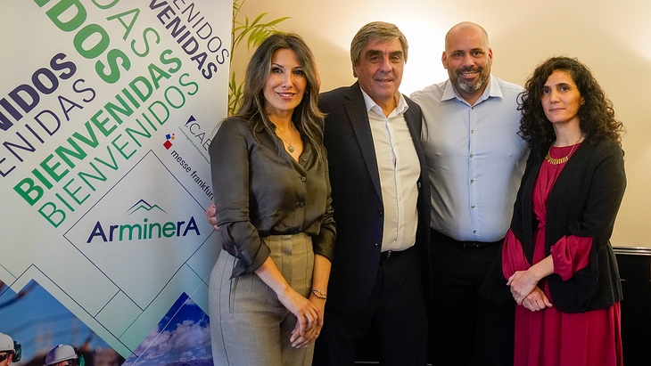 Los anfitriones de la ArMinera 2025 en La Rural: Alejandra Cardona, Roberto Cacciola, Cecilia Domínguez y Ezequiel Gorbarán. Los anfitriones de la ArMinera 2025 en La Rural: Alejandra Cardona, Roberto Cacciola, Cecilia Domínguez y Ezequiel Gorbarán.